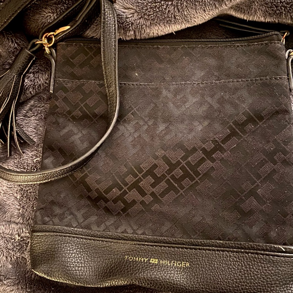 Tommy Hilfiger solid Black Crossbody Bag